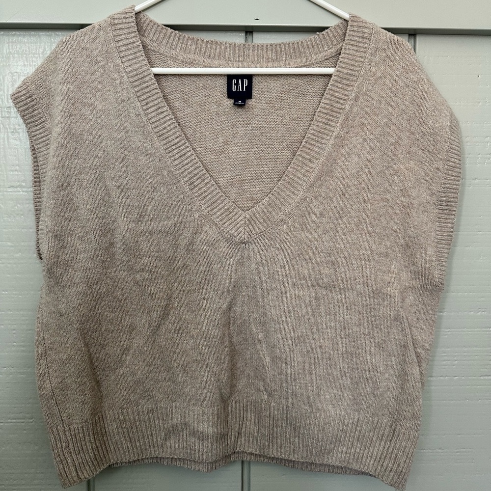GAP Tan/Cream V-Neck Sleeveless Sweater Vest